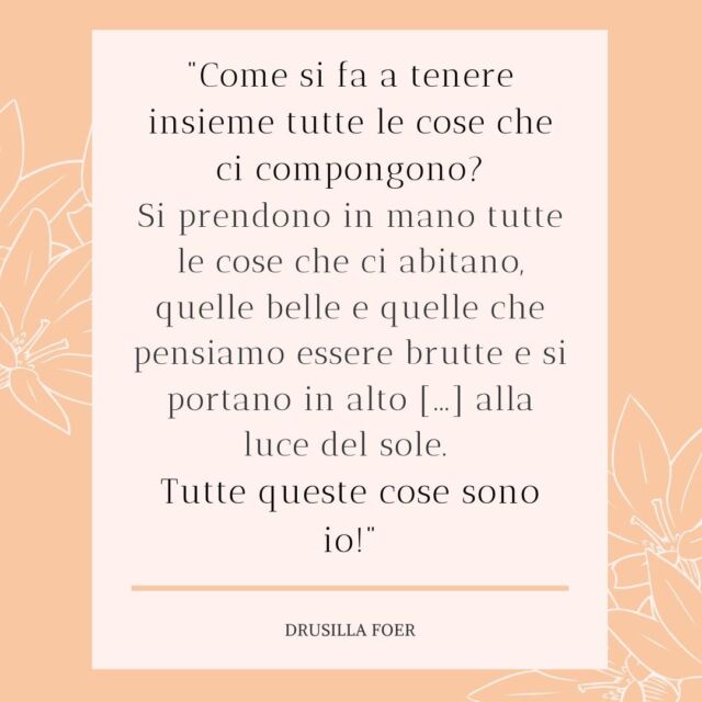 [🍃COSA SUCCEDE IN PSICOTERAPIA?]

Quanti si saranno fatti questa domanda e quanti se la staranno facendo ora.

Questa è una di quelle domande che necessitano di un gran respiro prima di poter dare una risposta. Un respiro per raccogliere tutti i pensieri, le parole, le immagini che possano descrivere ciò che accade lungo un percorso di psicoterapia.

Come tutte le grandi domande anche questa non ha un’unica risposta: ogni percorso è unico, ha un ritmo, una direzione e un tragitto proprio. 
Ogni percorso ha una storia unica e irripetibile.

🌱Penso che una delle possibili risposte a questa domanda abbia a che fare con il “tenere insieme” le varie parti che ci abitano, provando ad accogliere ciò che fa parte di noi, anche nella difficoltà di guardare e dare voce a quelle parti che ci piacciono meno.

Ci si ascolta,
Ci si guarda,
Ci si racconta,
Ci si scopre nelle luci e nelle ombre
 
…E poi, si cerca di tenere insieme tutte queste tessere con un filo, un racconto di noi, che tenga conto e che dia voce a tutte le nostre parti.

#psicologia #psicoterapia #psicologobergamo #costruttivismo #sanremo2022 #drusillafoer #psicoterapiacostruttivista #percorsopsicologico #bergamo